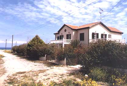 detached house in Paralimni Cyprus.jpg (26713 bytes)