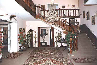 detached house in Paralimni Cyprus stairway.jpg (39084 bytes)